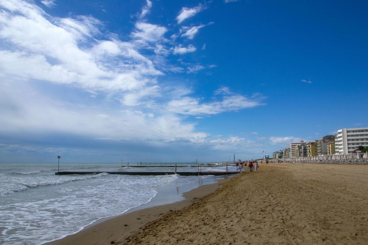 Hotel Helios Lido di Jesolo Exteriör bild
