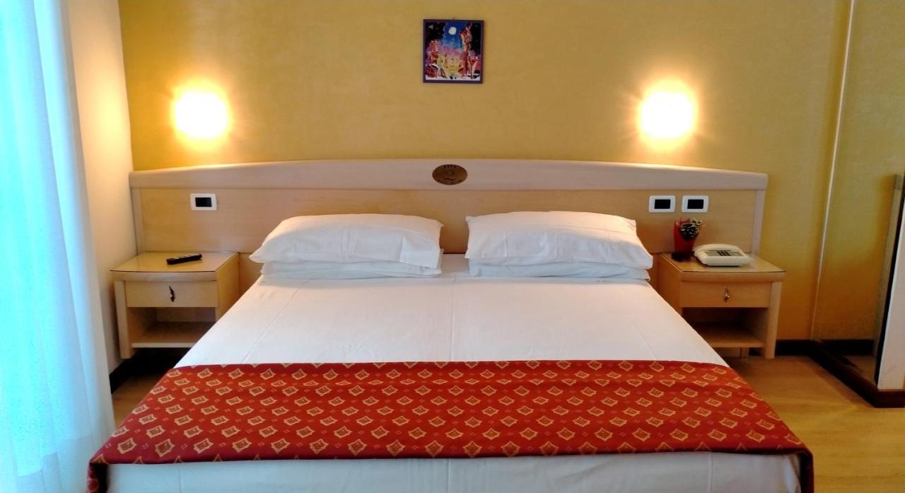 Hotel Helios Lido di Jesolo Exteriör bild