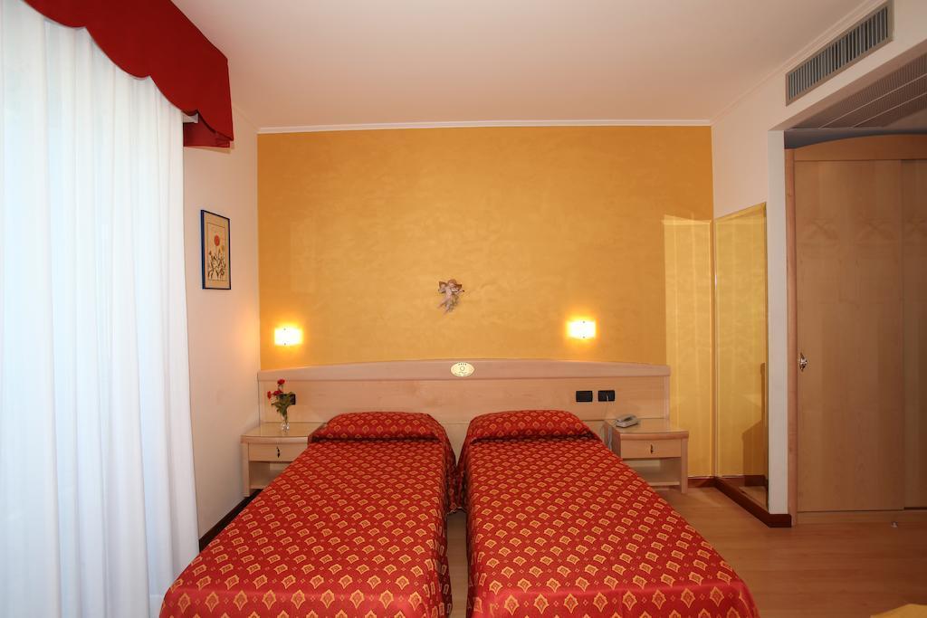 Hotel Helios Lido di Jesolo Exteriör bild