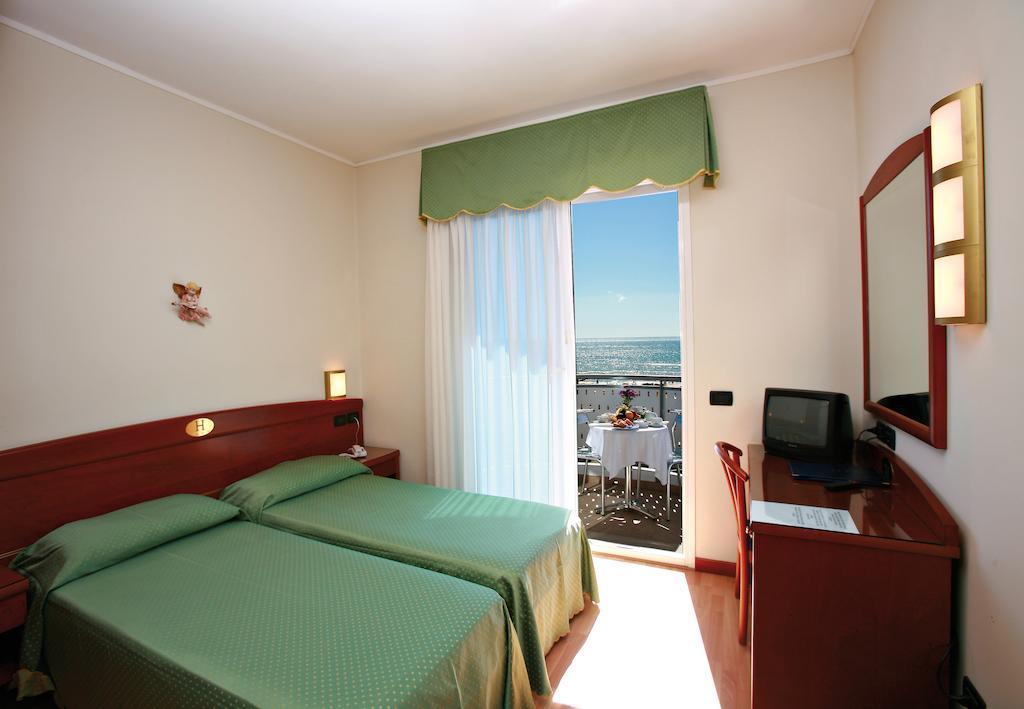 Hotel Helios Lido di Jesolo Exteriör bild