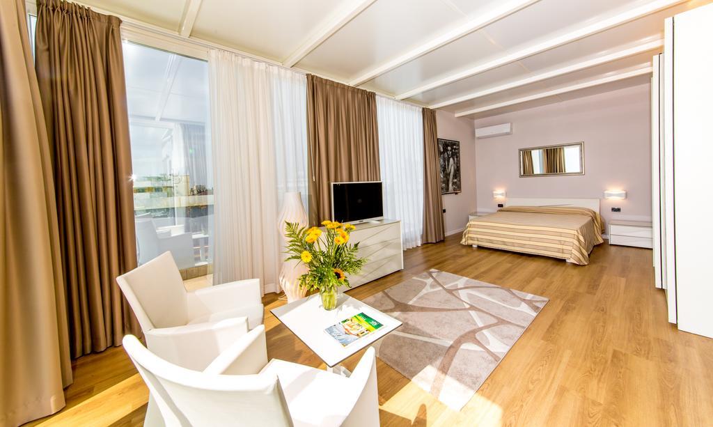 Hotel Helios Lido di Jesolo Rum bild