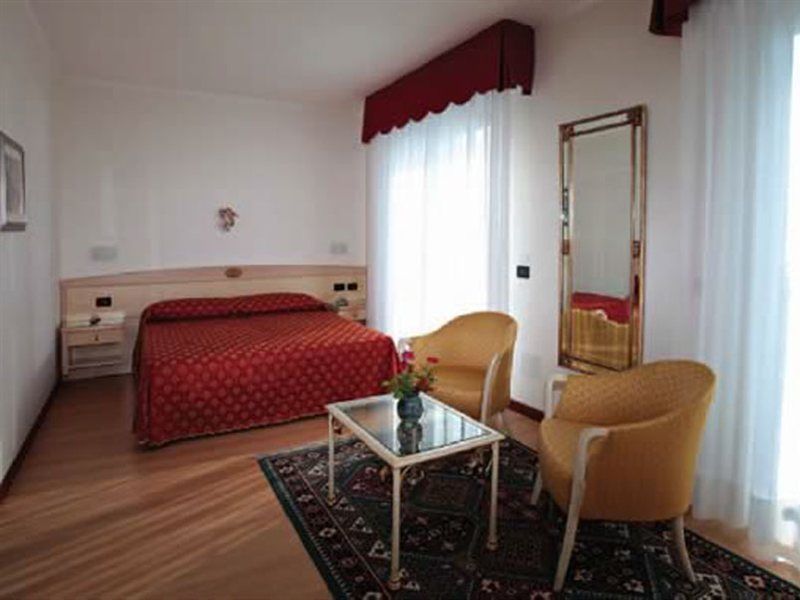 Hotel Helios Lido di Jesolo Exteriör bild
