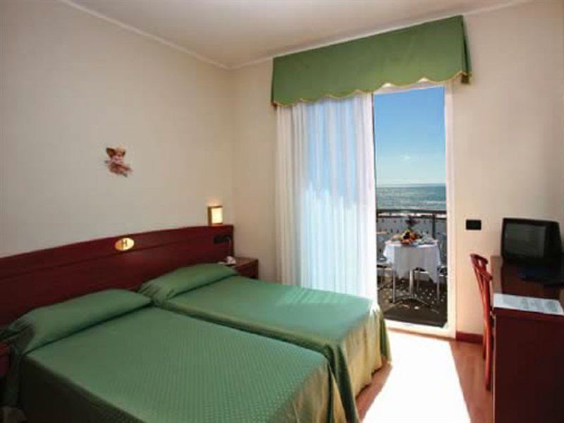 Hotel Helios Lido di Jesolo Exteriör bild