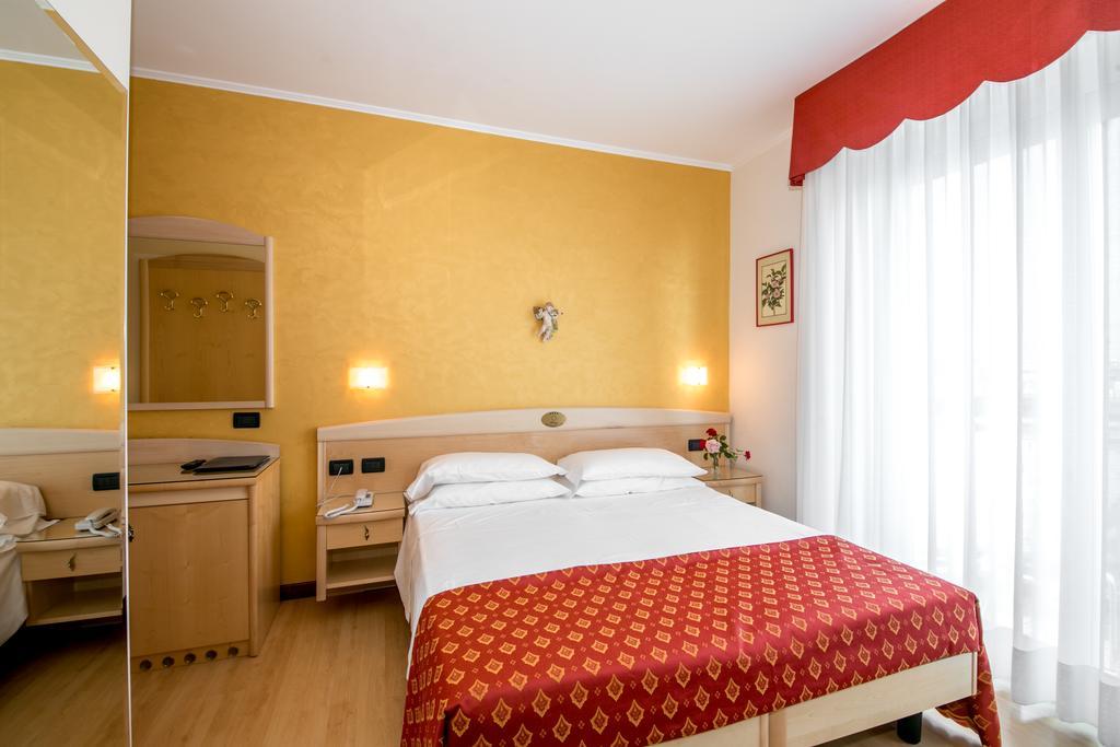 Hotel Helios Lido di Jesolo Exteriör bild