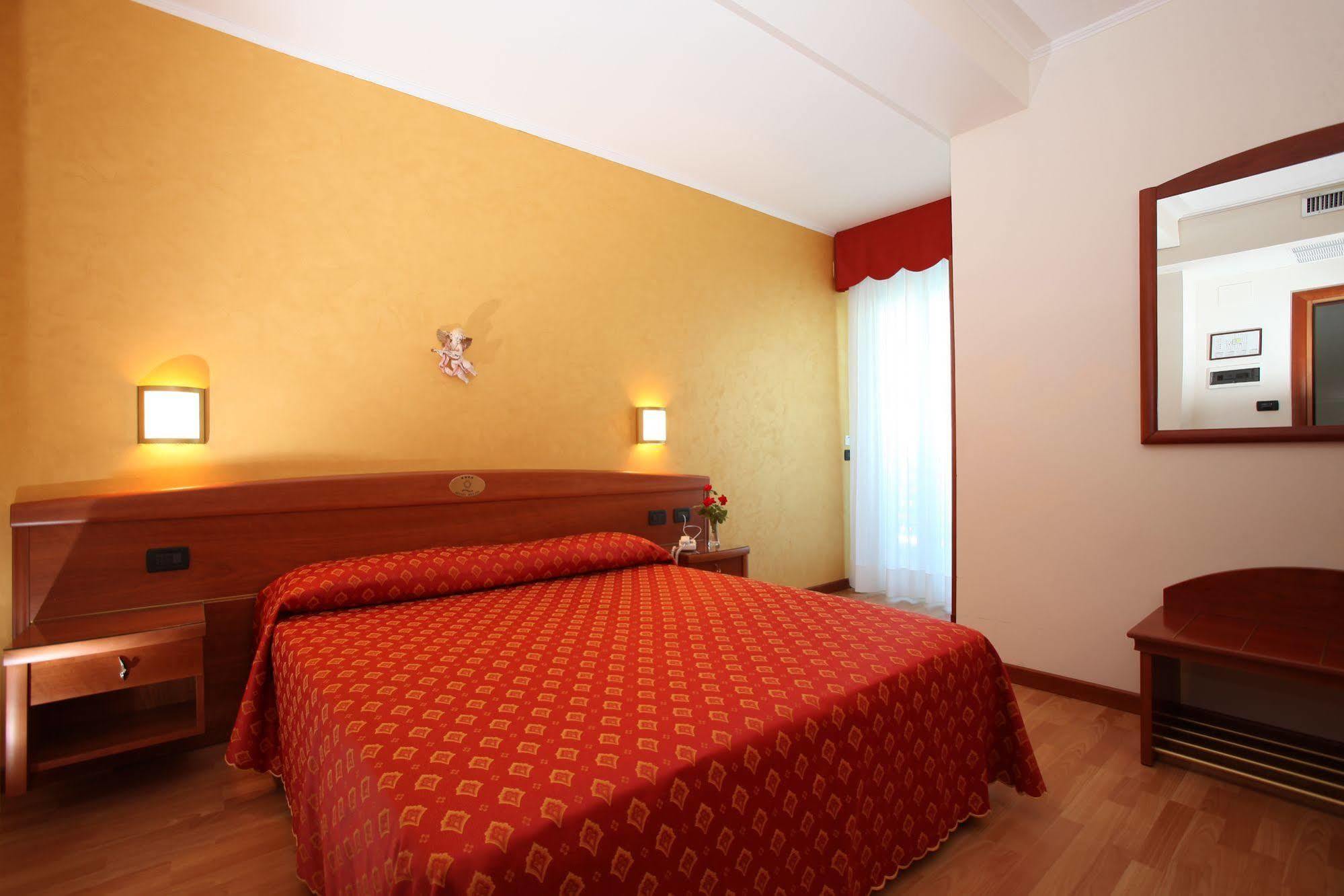 Hotel Helios Lido di Jesolo Exteriör bild