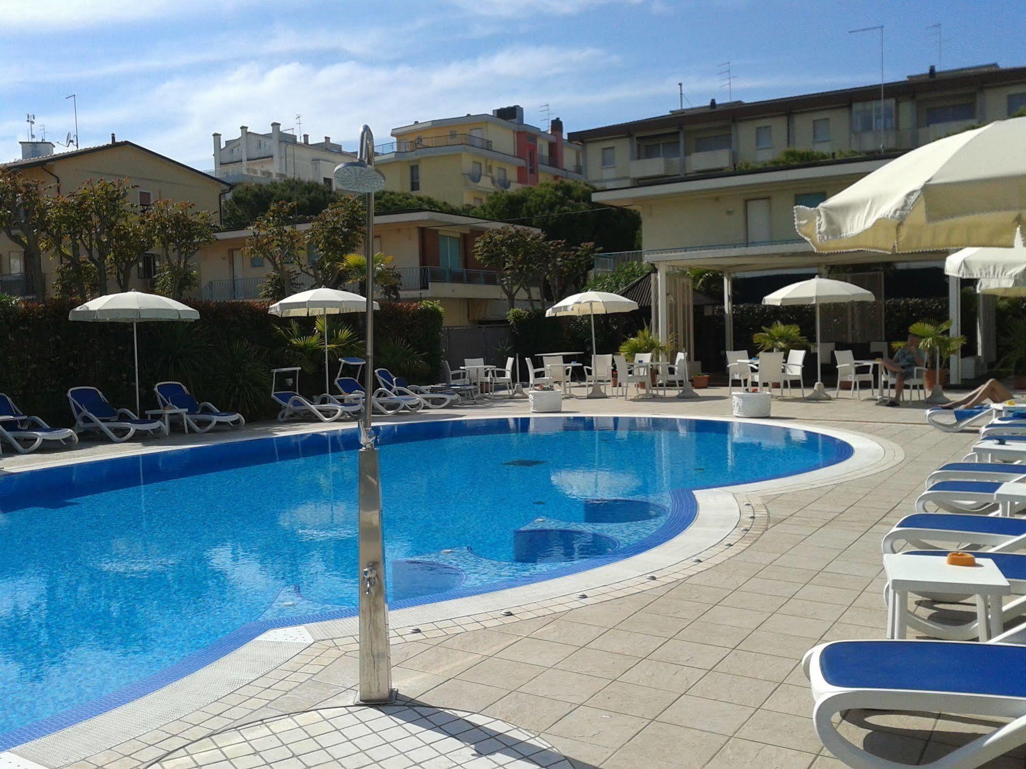 Hotel Helios Lido di Jesolo Exteriör bild