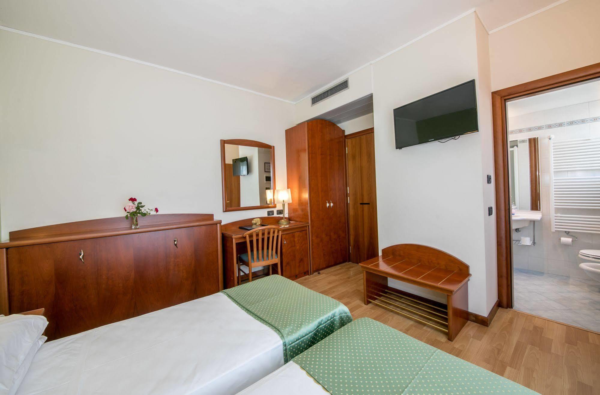 Hotel Helios Lido di Jesolo Exteriör bild