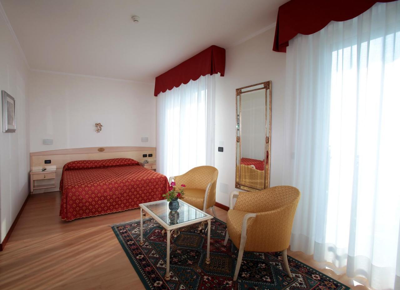 Hotel Helios Lido di Jesolo Exteriör bild